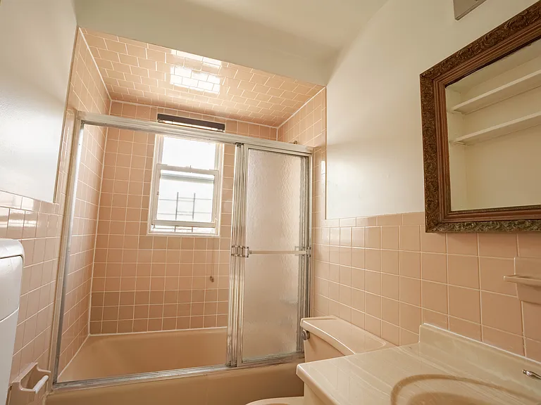 1408 E 15th St #3 — Photo 9