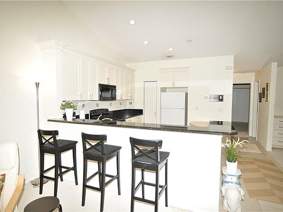 5th image of 655 Oak Harbour Dr Unit 117