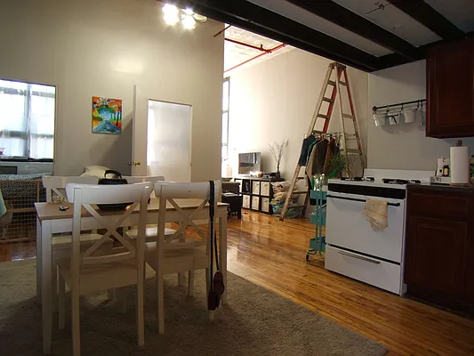 Rented by Joel Weisz, LREB | media 3