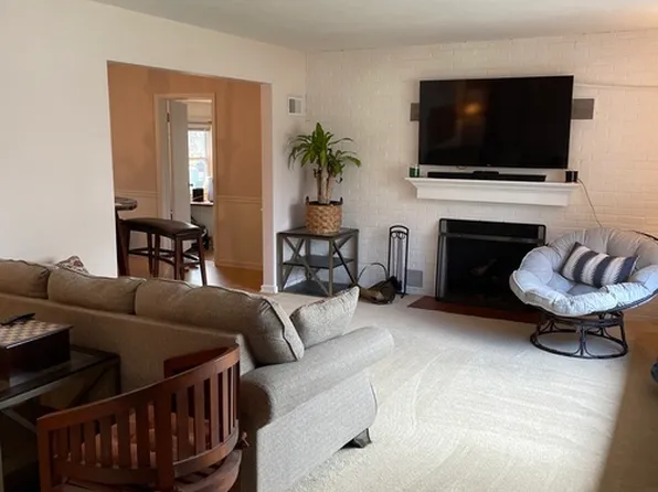 538 Greenland Ave, Oconomowoc, WI 53066
