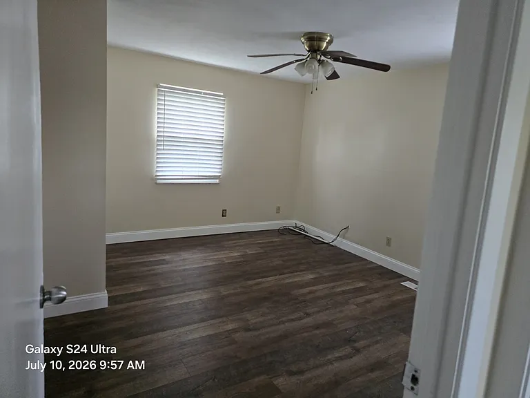 950 Halesworth Dr — Photo 6