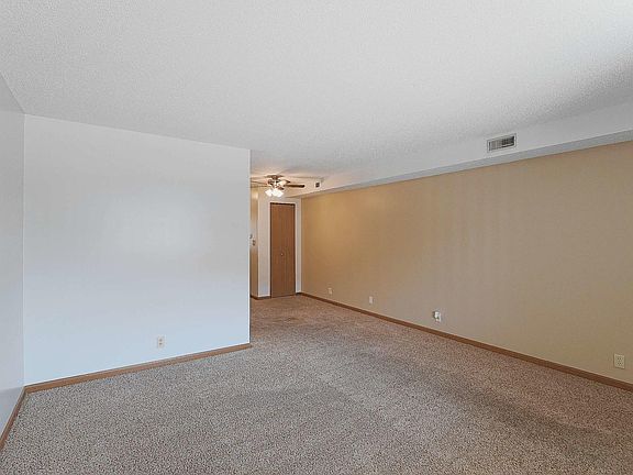 3rd image of 4615 Prescott Ave #1X1
