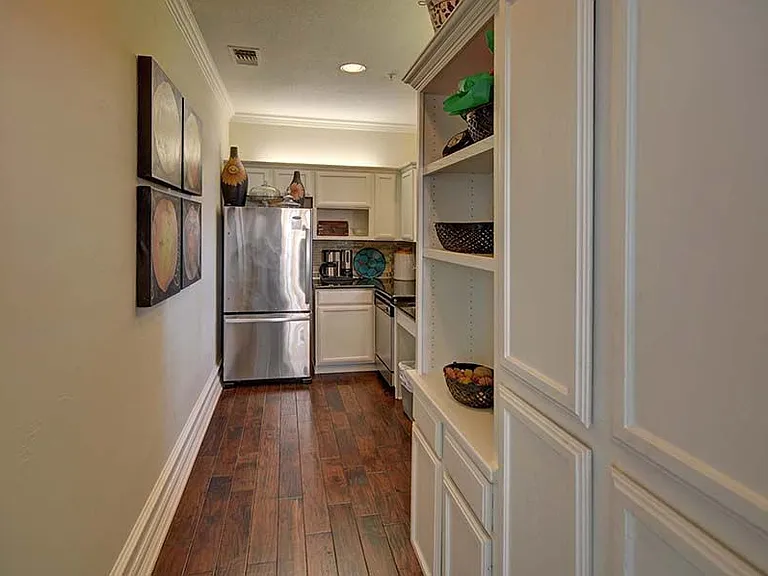 Lakepointe Residences — Photo 14