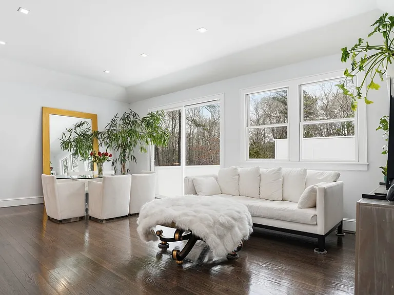 420 Maple Ave S — Photo 5