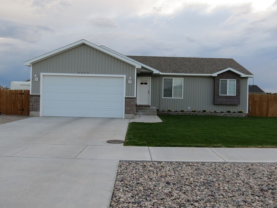 1st image of 2255 N Gladys Dr