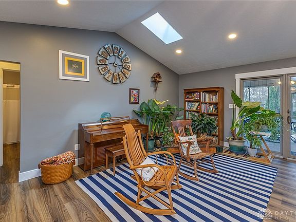 3rd image of 767 Birchwood Dr