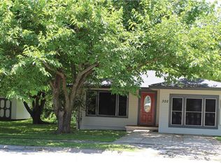 302 E Baker St, Hamilton, TX 76531