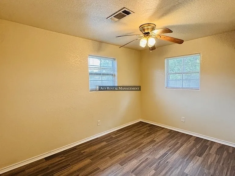 455 Holly St — Photo 10