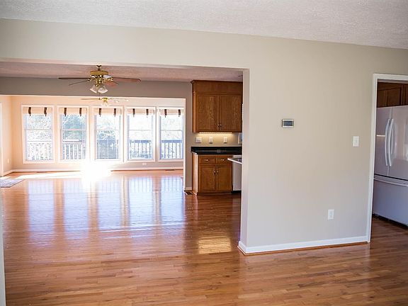 5th image of 1383 Powell Ln