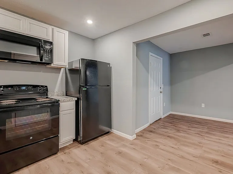 6823 Goforth St — Photo 11