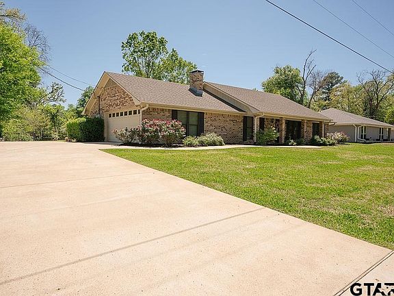 4th image of 202 Forest South Dr