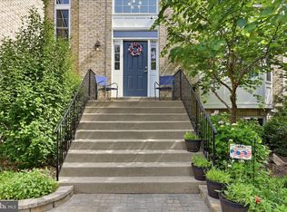 704 Seaton Ct SE, Leesburg, VA 20175