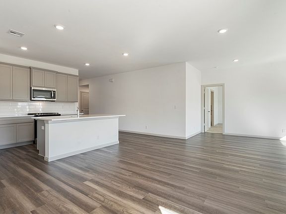 4th image of 606 W Dusty Ln