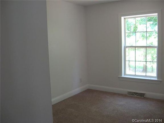 3rd image of 328 Forest Hollow Dr