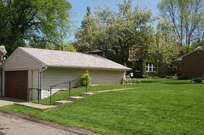 2nd image of 407 Woodlawn Ave