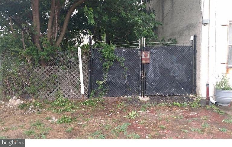2nd image of 1615 N Lawrence St