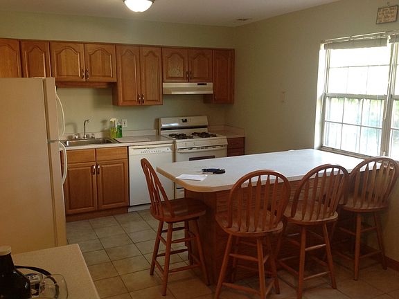 Kitchen (with Island)