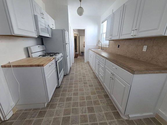 2nd image of 447 Lincoln Way