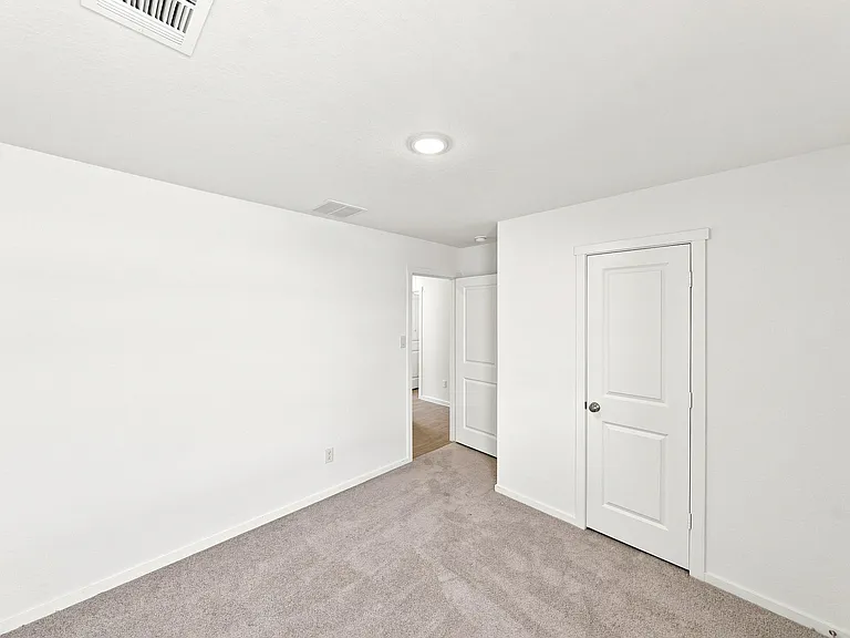 271 Zyra Ave — Photo 29