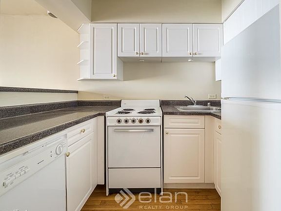 2nd image of 1220 N La Salle Dr APT 4H