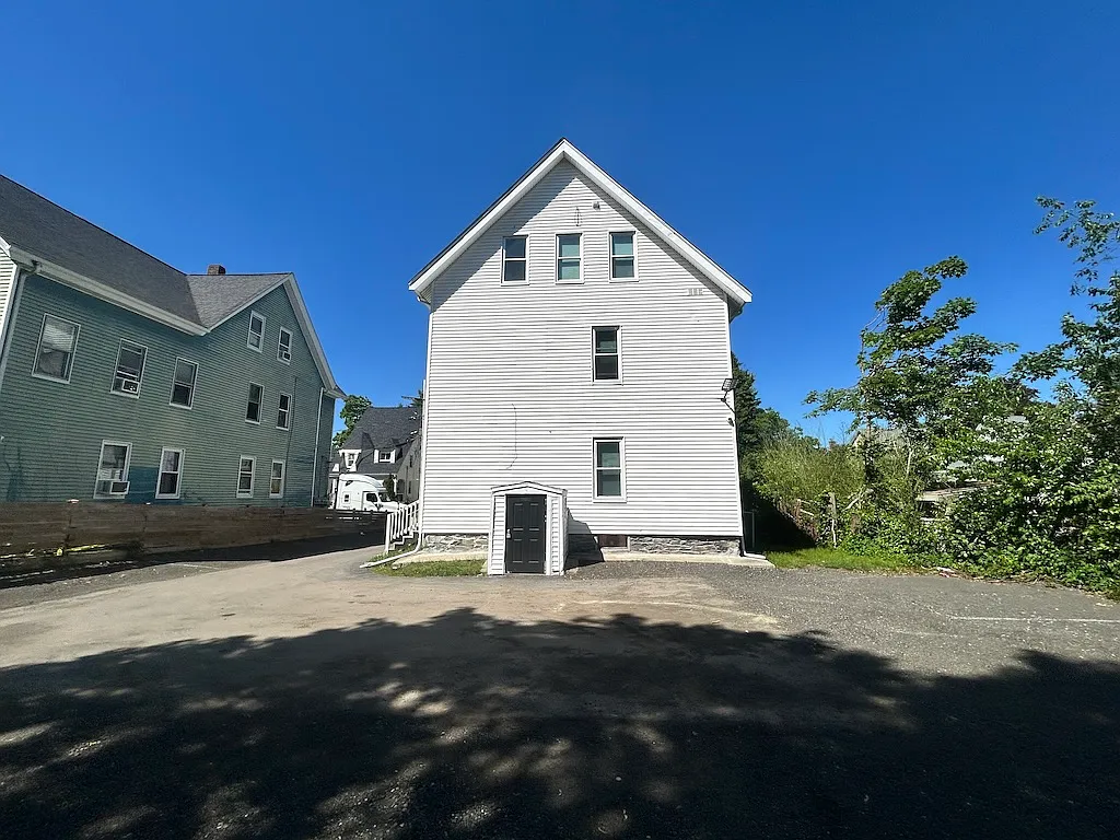 3 bed, 990 sqft, $2,550 — Photo 4