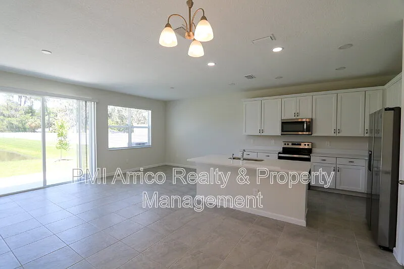 3 bed, 2.5 bath, 1852 sqft, $2,430 — Photo 3