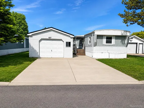 107 Foxpointe Ct, Swartz Creek, MI 48473
