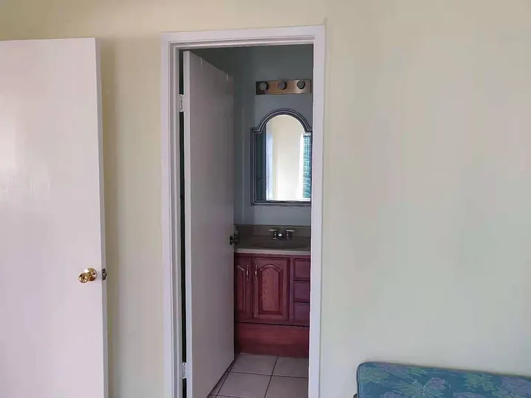 2599 Easton Ln — Photo 6