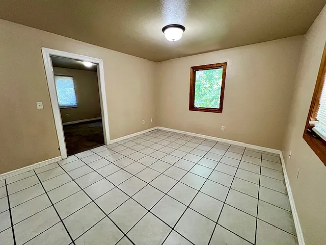 3 bed, 1075 sqft, $1,150 — Photo 3