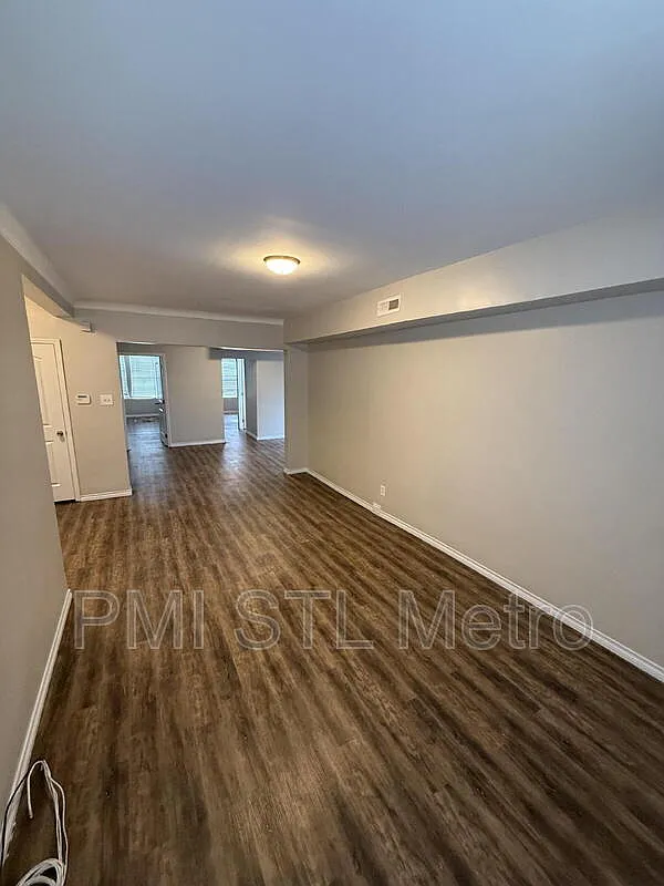 Building Photo - 5572 Clemens Ave #1W