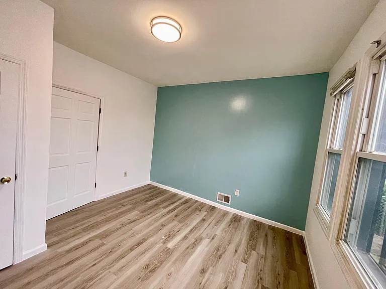 218 Columbia Ave #1R — Photo 8