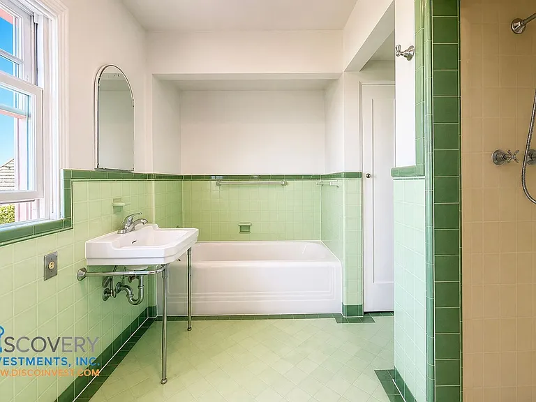 202 Kenyon Ave — Photo 40
