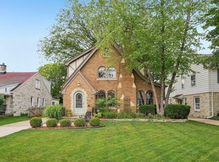 2517 N 96th St, Wauwatosa, WI 53226