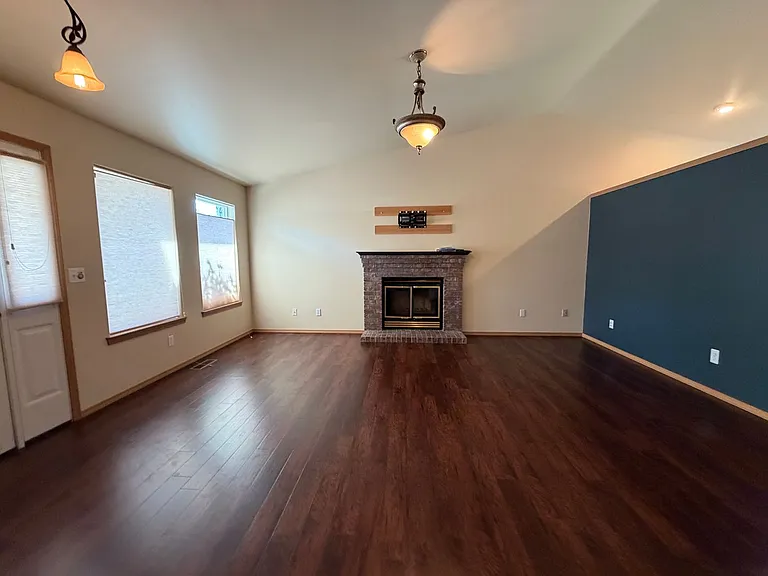 1721 Angela St — Photo 2