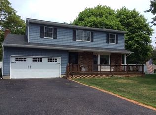25 Seal Rd, Islip Terrace, NY 11752