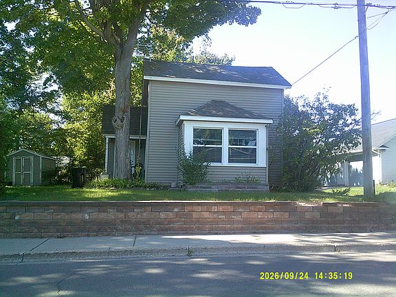 2nd image of 812 Maple St