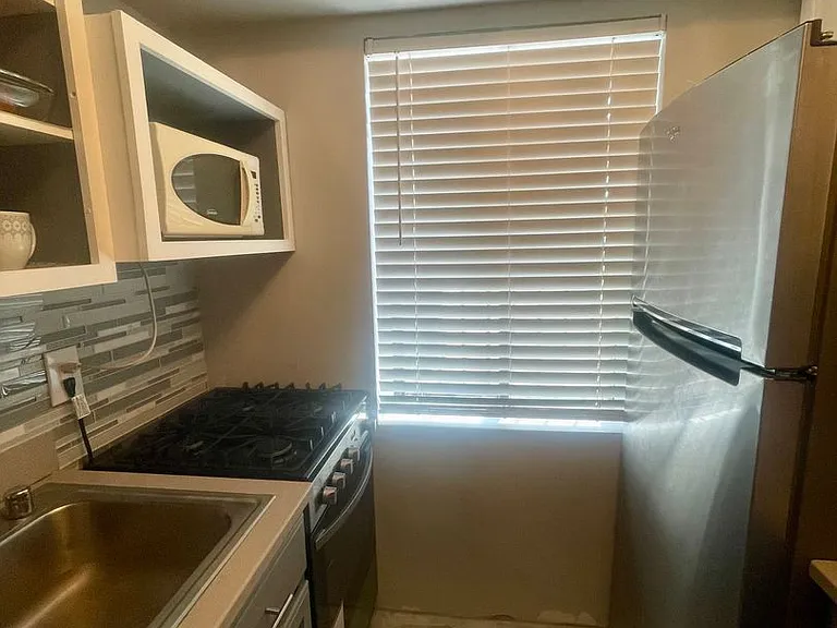 1031 Michigan Ave NE #101 — Photo 11