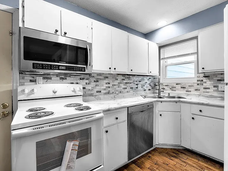 1602 Amblewood Dr #5 — Photo 5