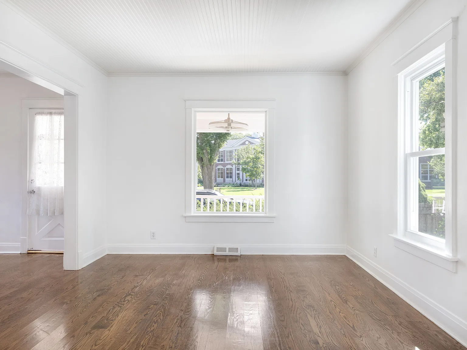 3 bed, 1.5 bath, 1914 sqft, $3,800 — Photo 4