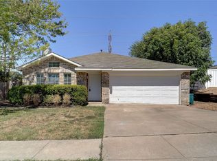 10620 Cobblestone Dr, Benbrook, TX 76126