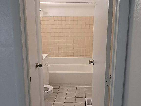 4th image of 1824 W Riverview Ave APT B