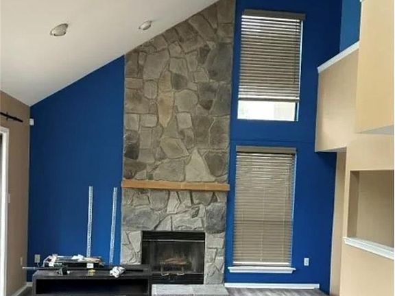 3rd image of 21 Woodhill St #140