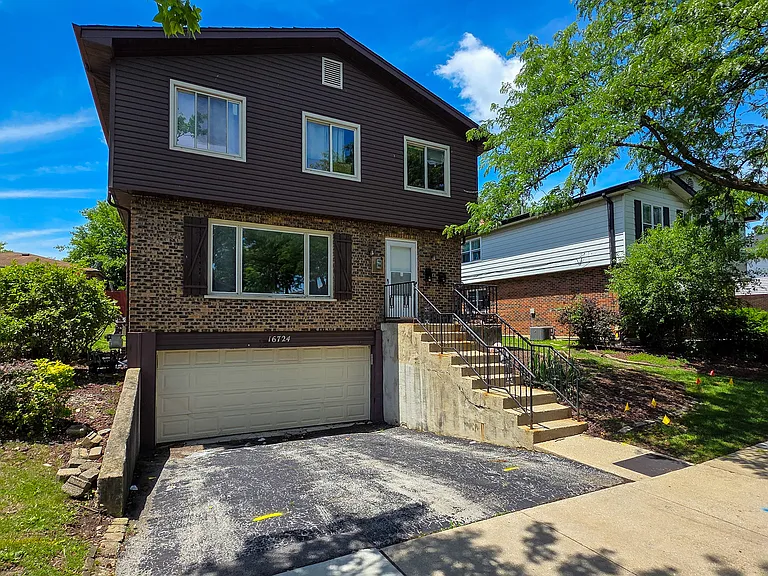 16724 Hillside Pl — Photo 1