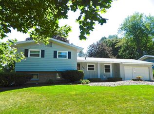 2320 Kuerbitz Dr, Lansing, MI 48906