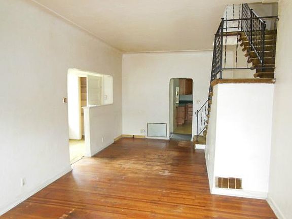 3rd image of 755 Oak St
