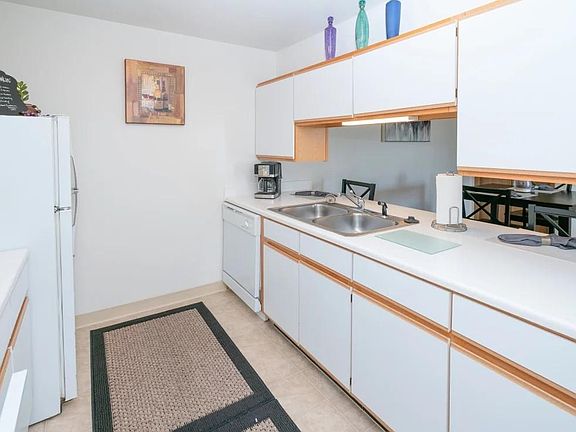 5th image of 1086 E Chicago Blvd APT 1
