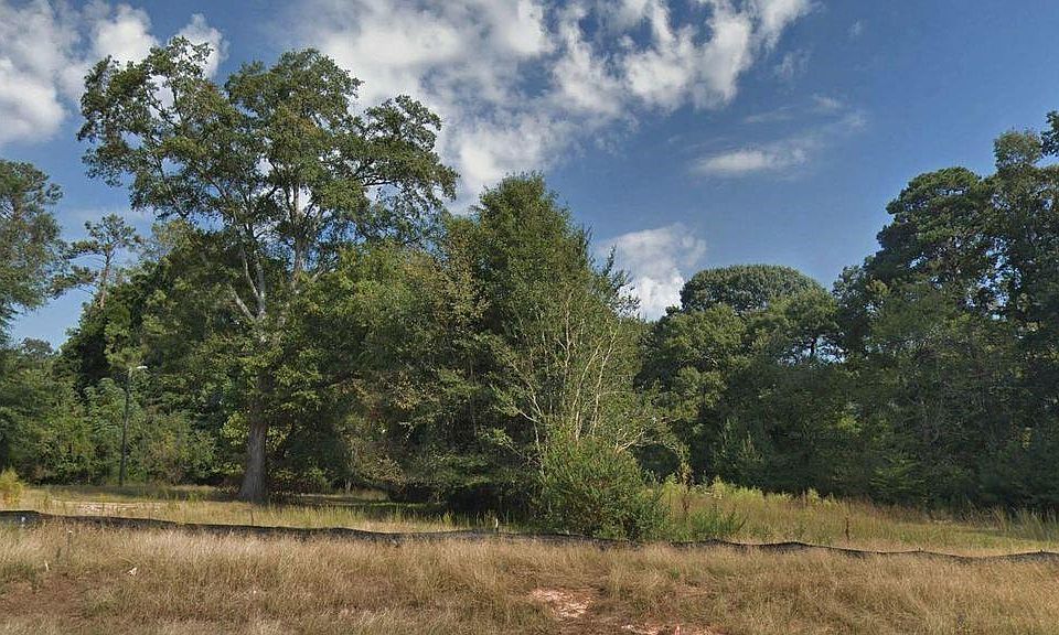 2nd image of 1935 Godby Rd