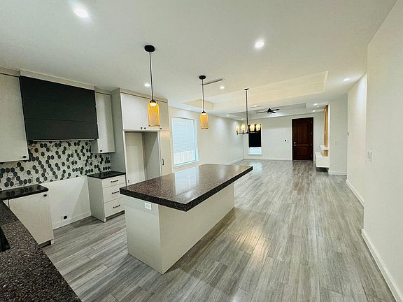 4th image of 418 Cienega Ln