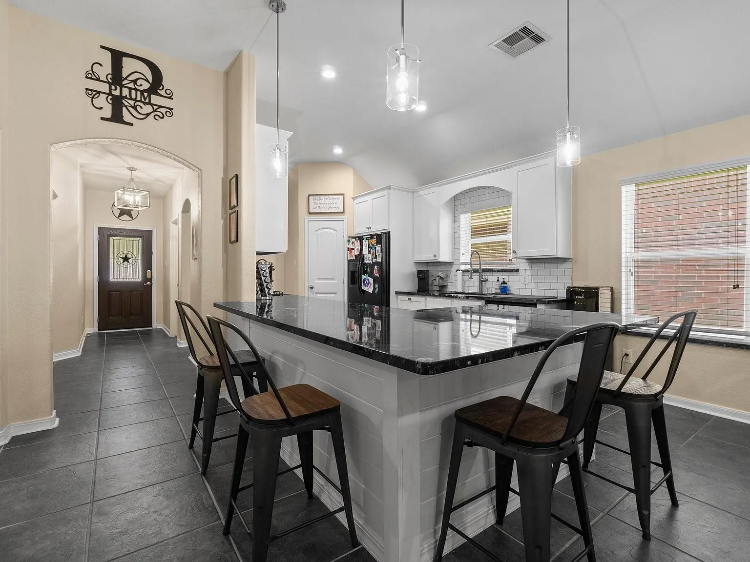 4 bed, 2.0 bath, 1794 sqft, $2,100 — Photo 4