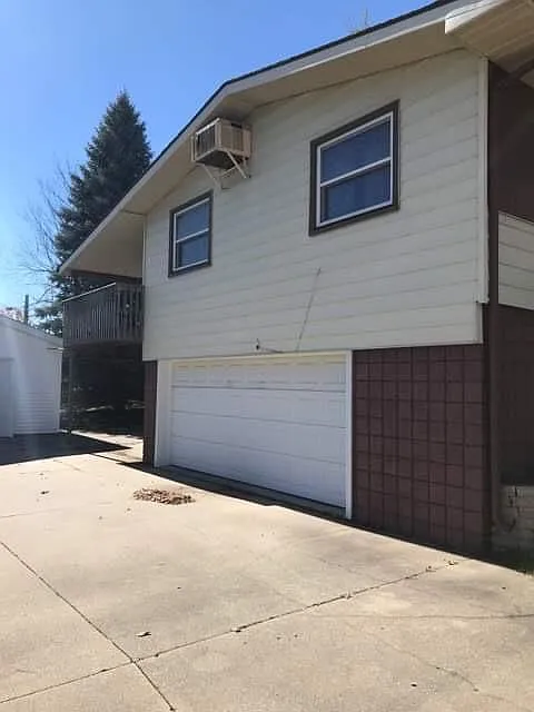 Sheldon Ave, Cedar Falls — Photo 2